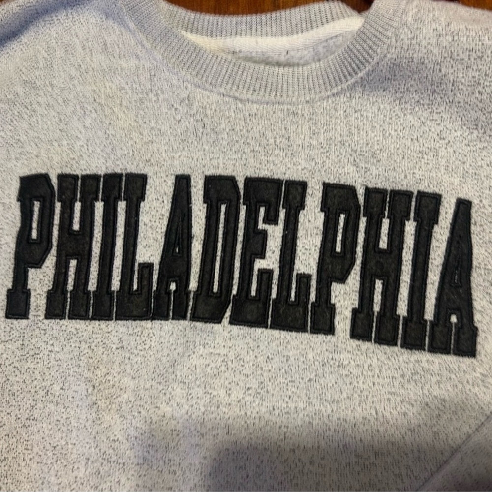 Philadelphia Gray Crewneck Women’s Large - Picture 2 of 5